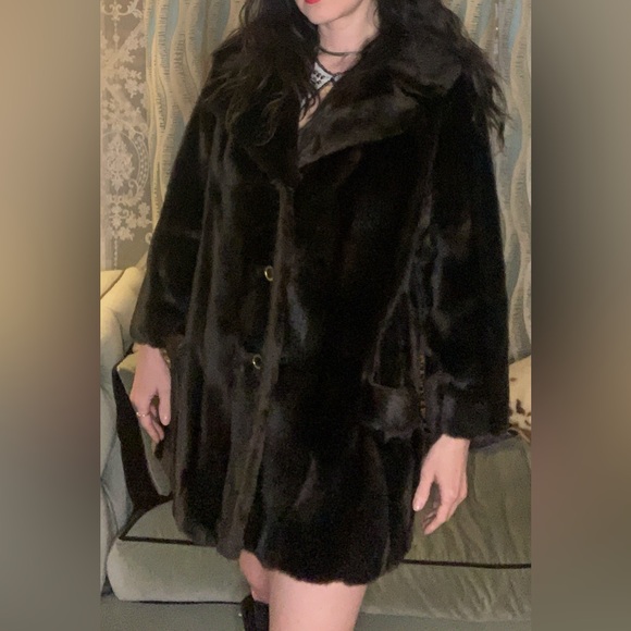 Luxurious Vintage 60s-70s Mincara Black/Brown Faux Fur Coat - Picture 5 of 16